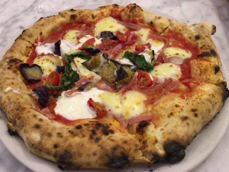 世界一 のピザ薪窯 新宿の Pizzeria Capoli カポリ でランチ東京たべある記