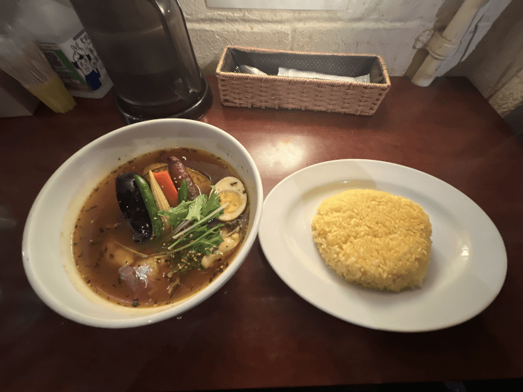 牡蠣のスープカレーとターメリックライス＠東京ドミニカ 新宿