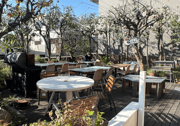 GROVE Cafe＆Greenの外観 テラス席の雰囲気