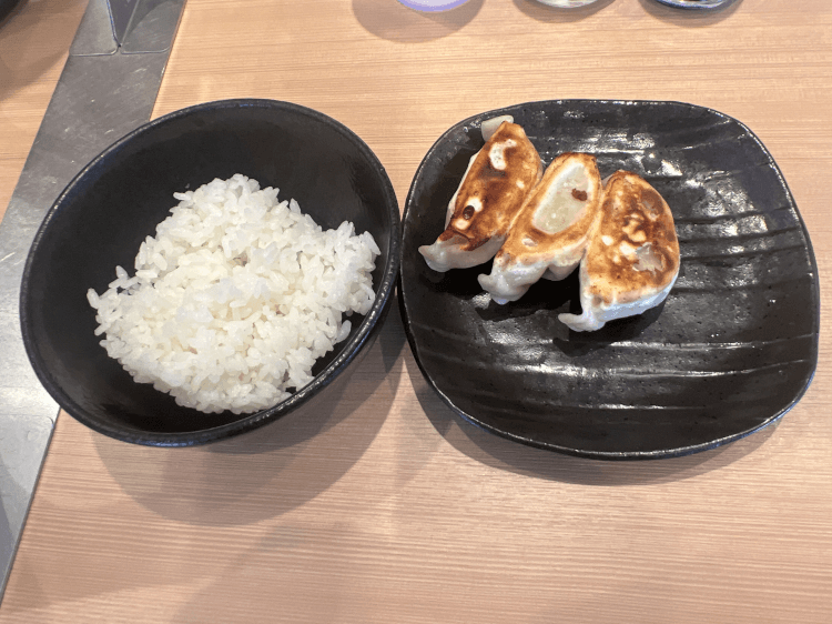 ランチの餃子3個小ライスセット(250円)＠らぁ麺 はやし田 国立店