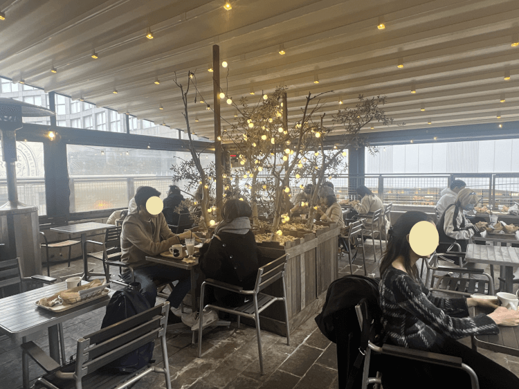J.S. BURGERS CAFE 新宿店 テラス席の雰囲気