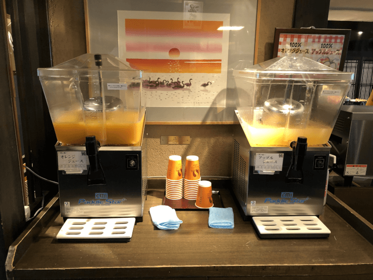 オレンジジュースとアップルジュース＠ラビスタ函館ベイ 北の番屋