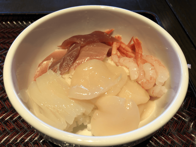 ラビスタ函館ベイ 海鮮丼の朝食