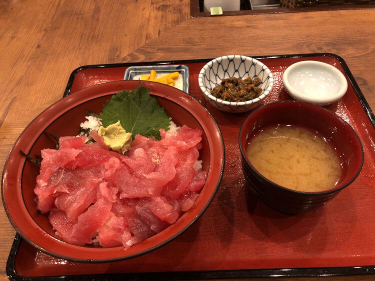 豊洲市場行列no 1 仲家 コスパ最強の海鮮丼 指原莉乃も来店