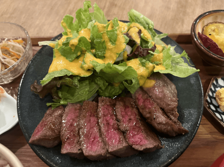 三鷹のおしゃれな定食屋 ニシクボ食堂 和牛ステーキが美味しくてびっくり 雰囲気も最高