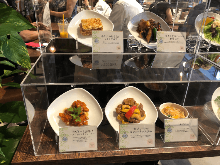 ホットデリの食品サンプル＠Plant Based Tokyo 新宿