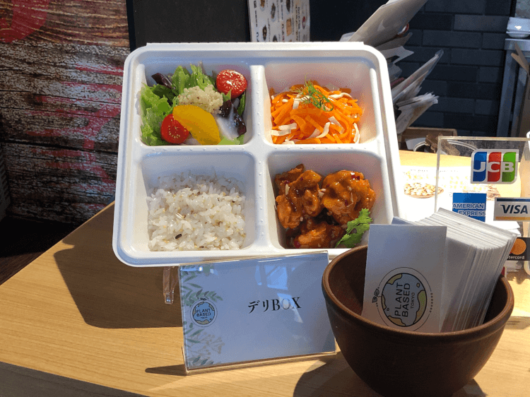 デリBOXの食品サンプル＠Plant Based Tokyo 新宿