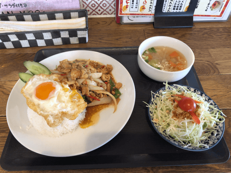 ランチのガパオガイ+スープ+サラダ＠本格タイ料理バル プアン 学芸大学店