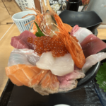 札幌で海鮮丼ランチ！「魚屋の台所」で豪快な海鮮丼+絶品！ムラサキウニ