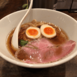 渋谷「うさぎ」丸鶏の旨味が深く円やかなスープが激ウマ！食べログ3.7超え