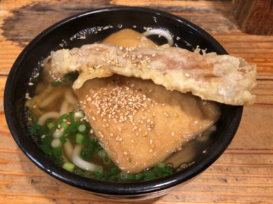 神田ゆず屋製麺所のきつねうどん+ちくわ天の写真